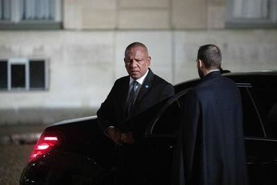 The Prime Minister of Madagascar Christian Ntsay arrives prior to a dinner with the participants of the Paris Peace For-stock-foto