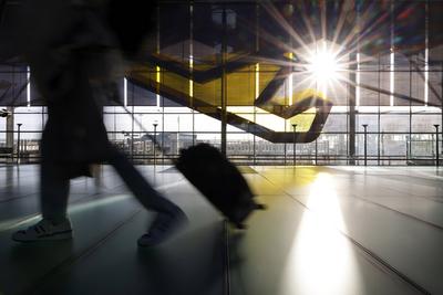 Terminal 2 am K?ln Bonn Airport. Der Flughafen K?ln/Bonn Konrad Adenauer ist ein internationaler Verkehrsflughafen in K-stock-foto