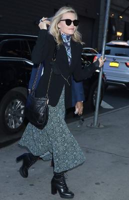 NEW YORK, NY- October 15: Michelle Pfeiffer at Good Morning America promoting Maleficent Mistress of Evil on October 15-stock-foto