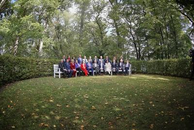 Berlin, Deutschland, 30.09.2025: Villa Borsig: Kabinettsklausur: Gruppenfotos, in der ersten Reihe (L-R) Regierungssprec-stock-foto