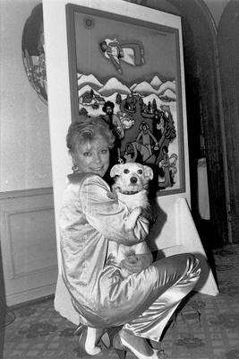 Archiv Elke Sommer Schauspielerin Kuenstlerin Muenchen 1986 Archiv Motive Vernissage von Elke Sommer Muenchen *** archi-stock-foto