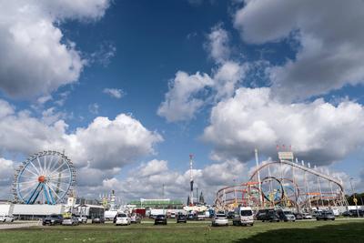 Oktoberfest wegen Bombendrohung geschlossen, das leere Festgel?nde mittags, M?nchen, 1. Oktober 2025-stock-foto