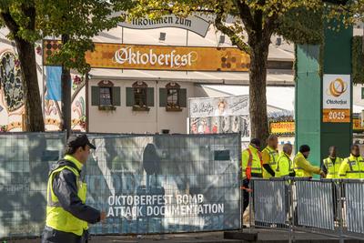 Oktoberfest wegen Bombendrohung geschlossen, M?nchen, 1. Oktober 2025-stock-foto