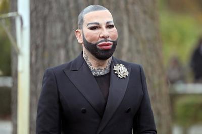 13.11.2021, Bremen, Hansestadt Bremen, GER - Harald Gl??ckler, Modedesigner. (aussen, Aussenaufnahme, Bremen, Designer,-stock-foto