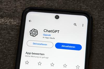 Germany - May 30, 2024: The ChatGPT app in the Google Play Store. Logo of the AI chatbot Chat GPT *** Die ChatGPT App im-stock-foto