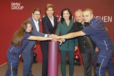 BMW Group er?ffnet Talent Campus in M?nchen-stock-foto