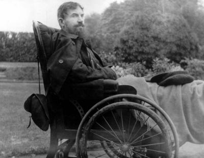 George Bernard Shaw newly married and lame in his invalid chair George Bernard Shaw 1856 1950 wa-stock-foto