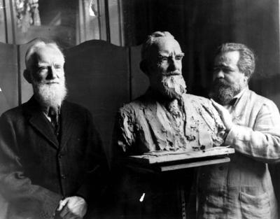 George Bernard Shaw 1856 1950 modelled by Paul Troubetskoy 1866 1938 Shaw was an Irish playwrig-stock-foto
