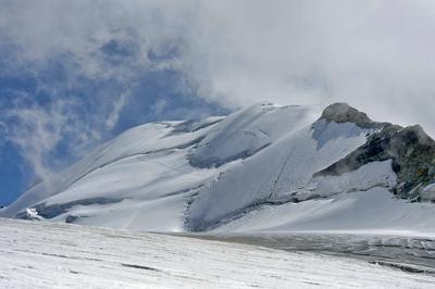 Creative Highlights World Gipfel Tete de Milon ueber dem Turtmangletscher, Schweiz, Wallis, Zinal peak Tete de Milon abo-stock-foto