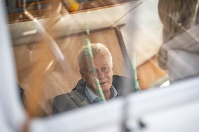 Alois Rainer, Bundesminister f?r Ern?hrung, Landwirtschaft und Heimat, zu Besuch bei den Krabbenfischern in B?sum-stock-foto