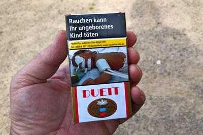 Duett war eine Zigarettenmarke in der DDR. Eine Schachtel mit 20 Zigaretten kostete 6 Mark. Sie war eine der wenigen DDR-stock-foto