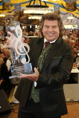 Internationaler Volksmusikpreis 2014 geht an Andy Borg Andy Borg bekommt den Internationalen Volksmusikpreis 2014 in de-stock-foto