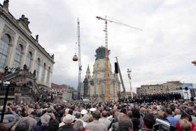 18/ Architektur: Die Frauenkirche in Dresden, Wiederaufbau des 1945 zerstoerten Wahrzeichen der Stadt, Wiedereinweihung-stock-foto