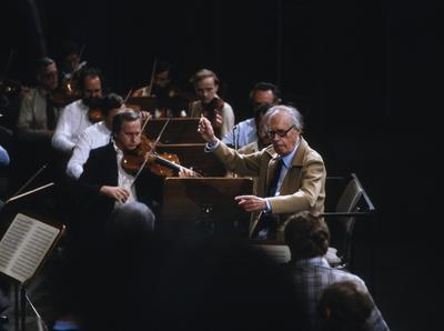 KARL B?HM Karl B?hm, ?sterreichischer Dirigent und die Wiener Symphoniker, 1980. Karl Boehm, Austrian conductor and Orch-stock-foto
