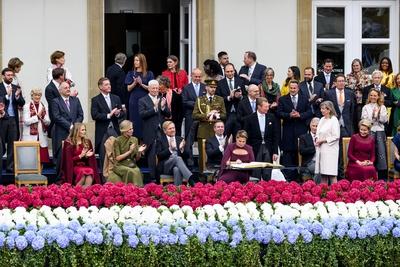 Change of throne Luxembourg - City Hall, Luxemburg, The Netherlands-stock-foto