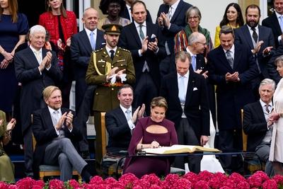 Change of throne Luxembourg - City Hall, Luxemburg, The Netherlands-stock-foto