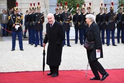 Michel Bouquet - Ceremonie de passation de pouvoir entre Francois Hollande et Emmanuel Macron au palais de l Elysee a P-stock-foto