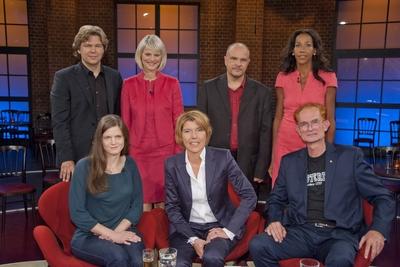 Bildnummer: 60520527  Datum: 20.09.2013  Copyright: imago/Sven SimonHintere Reihe von links: Michael STEINBRECHER, Fernsehmoderator, Gundula GAUSE, Fernsehmoderatorin, Georg LEHMACHER, Rettungssanit?ter und Jennifer TEEGE, Autorin, Enkelin des NAzi-Verbrechers Amon G?th, Vordere Reihe von links: Daniela SCHULTE, blinde Schwimmerin, Paralympische Goldmedaillengewinnerin, Bettina B?TTINGER, B?ttinger, Moderatorin, Talkmasterin. Piet KLOCKE, Komiker, Comedian. zu Gast in der Sendung K?lner Treff im WDR Fernsehen, 20.09.2013. ? People Entertainment TV xns x0x 2013 quer Datenbank Fernsehsendung WDR Fernsehen Westdeutscher Rundfunk Talkshow Talkmasterin Talkmaster Fernsehmoderatorin TV-Moderatorin Moderatorin Fernsehmoderator TV-Moderator Moderator Journalist TV-Journalist Fernsehjournalist Fototermin Photocall  60520527 Date 20 09 2013 Copyright Imago Sven Simon rear Row from left Michael Steinbrecher TV presenter Gundula Gause TV presenter Georg  Emergency medical technician and Jennifer  Author Granddaughter the Nazi Criminal Amon G?th Front Row from left Daniela Schulte Blind Swimmer Paralympic Gold medal winner Bettina B?ttinger B?ttinger Presenter Talk Pole woman Piet Klocke Comedians Comedian to Guest in the Consignment Cologne Meeting in WDR Television 20 09 2013  Celebrities Entertainment TV xns x0x 2013 horizontal Database Television broadcast WDR Television West German Broadcasting Talk show Talk Pole woman Talk Master TV presenter TV Presenter Presenter TV presenter TV presenter presenter Journalist TV Journalist TV Photo call photo call-stock-foto