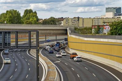 Stau auf dem neuen Teilst?ck der A100 Richtung Treptow, Verkehr, Aktuelles, Autobahn, BAB, Verkehrschaos, ?berlastung, Fehlplanung, Berlin Treptow-K?penik-stock-foto