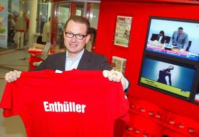 Bild Box-Er?ffnung Bild Box-Er?ffnung Copyright: IMAGO. Herrmann 03.05.2004 Thema: Bild Box -Er?ffnung mit vielen Promin-stock-foto