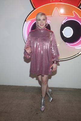 LOS ANGELES, CA - MARCH 8: Carly Rae Jepsen, at 2020 Christian Cowan x Powerpuff Girls Runway Show at NeueHouse in Los A-stock-foto