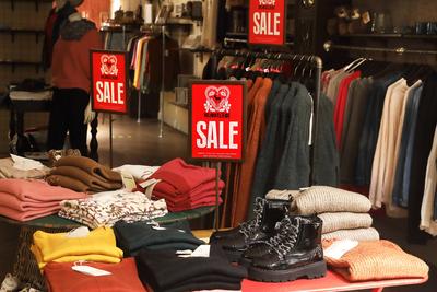 SALE - HEIMATLIEBE - Rabatt - Herz - Angebot nicht mit weiteren Nachl?ssen oder Aktionen kombinierbar - Einzelhandel - W-stock-foto