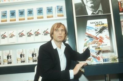 Franz Josef Wagner 10 84 h?r Mann Autor Medien Bunte halb ernst Buch quer-stock-foto