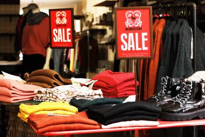 SALE - HEIMATLIEBE - Rabatt - Herz - Angebot nicht mit weiteren Nachl?ssen oder Aktionen kombinierbar - Einzelhandel - W-stock-foto