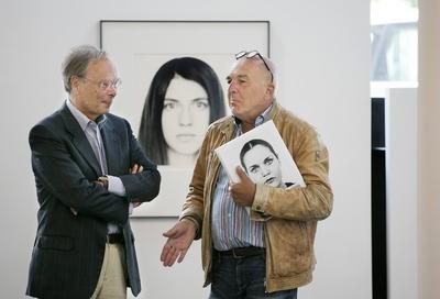 STN ?ber Kunst, Galerie Parrotta, Ausstellung Detlef Orlopp, G?tz Adriani und Maler Herbert Egl. STN ?ber Kunst, Galeri-stock-foto