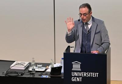 Prime Minister Confronts Students Political Science-stock-foto