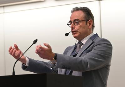 Prime Minister Confronts Students Political Science-stock-foto