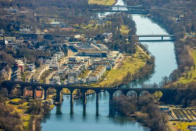 Luftbild, Ortsansicht mit Quartier Ruhr-Aue und Ruhr Viadukt mit Fluss Ruhr, Ruhrbr?cke Hagener Stra?e, Herdecke, Ruhrge-stock-foto