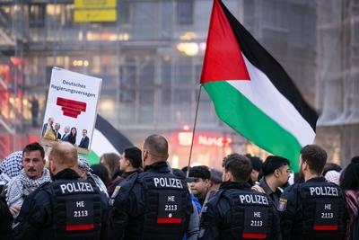 Nahostkonflikt - Pro-Pal?stina Kundgebung in Frankfurt am Main-stock-foto