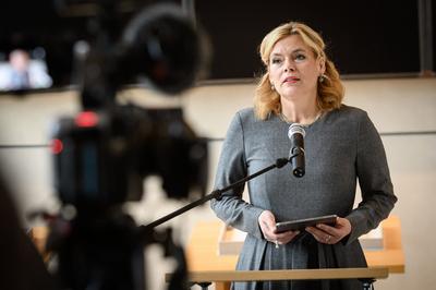 Berlin, Er?ffnung der Ausstellung "Kunst aus Israel" durch Bundestagspr?sidentin Julia Kl?ckner-stock-foto