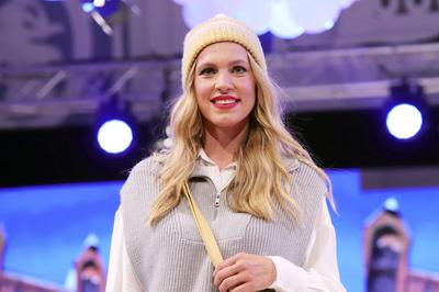 Svenja Holtmann bei der Ernstings Family Fashion Show mit dem Motto Wir sind bunt! im Hotel Atlantic. Hamburg, 20.06.20-stock-foto