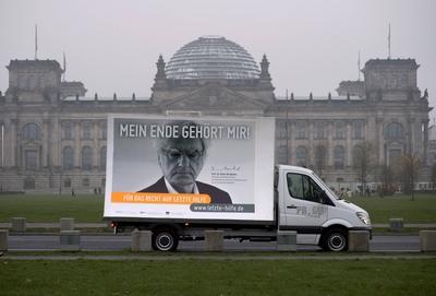 Sterbehilfe - Bundestag DEU, Deutschland, Germany, Berlin, 13.11.2014 Plakat der Initiative Fuer Das Recht auf Letzte H-stock-foto