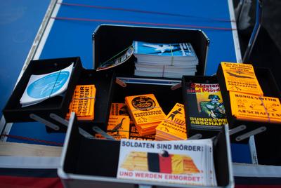 Mahnwache vor der FFG-Umwelttechnik Aktivisten der Deutschen Friedensgesellschaft Vereinigte KriegsdienstgegnerInnen, D-stock-foto