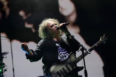 Robert Smith von The Cure bei einem Konzert in der Mercedes-Benz Arena in Berlin, 18. Oktober 2022. The Cure Konzert Be-stock-foto