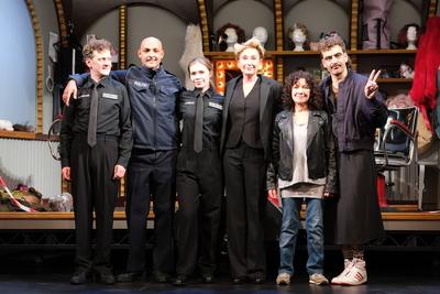 Sven Fricke, Patrick Abozen, Farina Flebbe, Saskia Fischer, Maria Ketikidou und Enrique Fi? bei der Fotoprobe der Kom?di-stock-foto