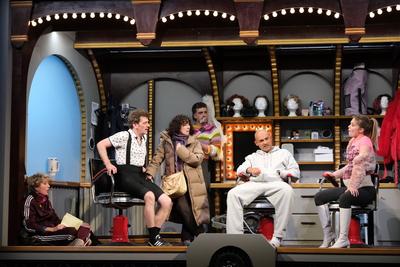 Saskia Fischer, Sven Fricke, Maria Ketikidou, Enrique Fi?, Patrick Abozen und Farina Flebbe bei der Fotoprobe der Kom?di-stock-foto