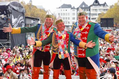 Entertainment Themen der Woche KW46 Entertainment Bilder des Tages Das Dreigestirn Ralf Schumacher / Jungfrau Griet, Chr-stock-foto