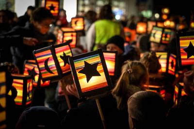 Martinszug in Bocholt - Rund 3000 Sch?ler ziehen durch die Innenstadt Bocholt, Nordrhein-Westfalen, DEU, Deutschland, 07-stock-foto