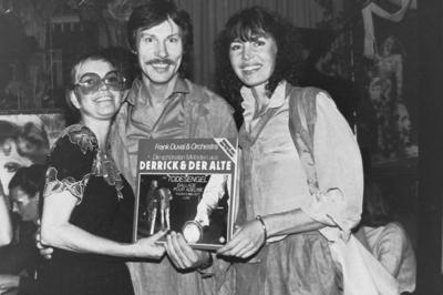 Archiv Frank Duval Musiker -Derrick der Alte- Ehrung Muenchen 1977-80 Archiv Motive Kays Bistro Gaeste Muenchen *** Arc-stock-foto