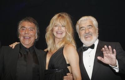 Schauspieler Goldie Hawn, Mario Adorf (re.) und Designer Roberto Cavalli anl?sslich der UNESCO Gala 2008 in K?ln-stock-foto