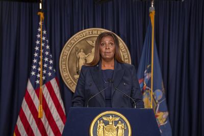 Governor hochul holds media briefing to discuss impacts of 2024 presidential election on new york (new) governor hochul-stock-foto