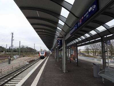 S Bahn Station Diebsteich wieder eroeffnet-stock-foto