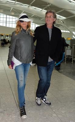Goldie Hawn and Kurt Russell depart Heathrow Airport Heathrow Airport United Kingdom 2014 Davi-stock-foto