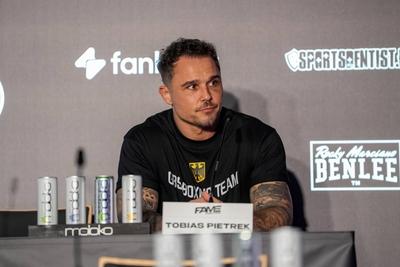 Pressekonferenz Fame Fighting 2025.-stock-foto