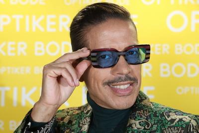 Elegant, stylisch, authentisch - der schillernde Stylist, Choreograph und Model Jorge Gonzalez hat auf der Hausmesse von-stock-foto