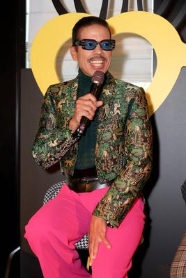 Elegant, stylisch, authentisch - der schillernde Stylist, Choreograph und Model Jorge Gonzalez hat auf der Hausmesse von-stock-foto